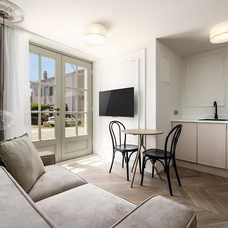 Silent Stone Apartment เวอร์ซาร์ ภายนอก รูปภาพ