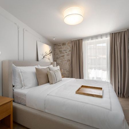 Silent Stone Apartment เวอร์ซาร์ ภายนอก รูปภาพ