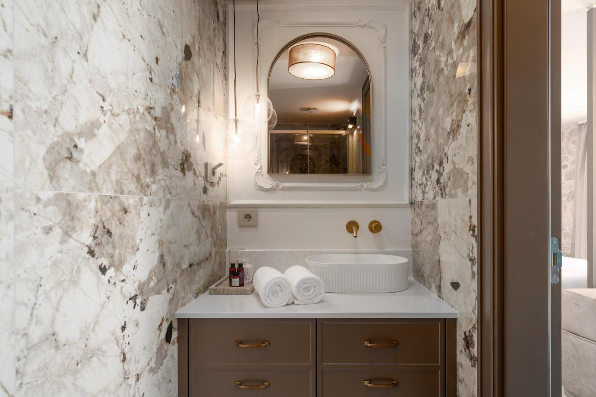 Silent Stone Apartment เวอร์ซาร์ ภายนอก รูปภาพ