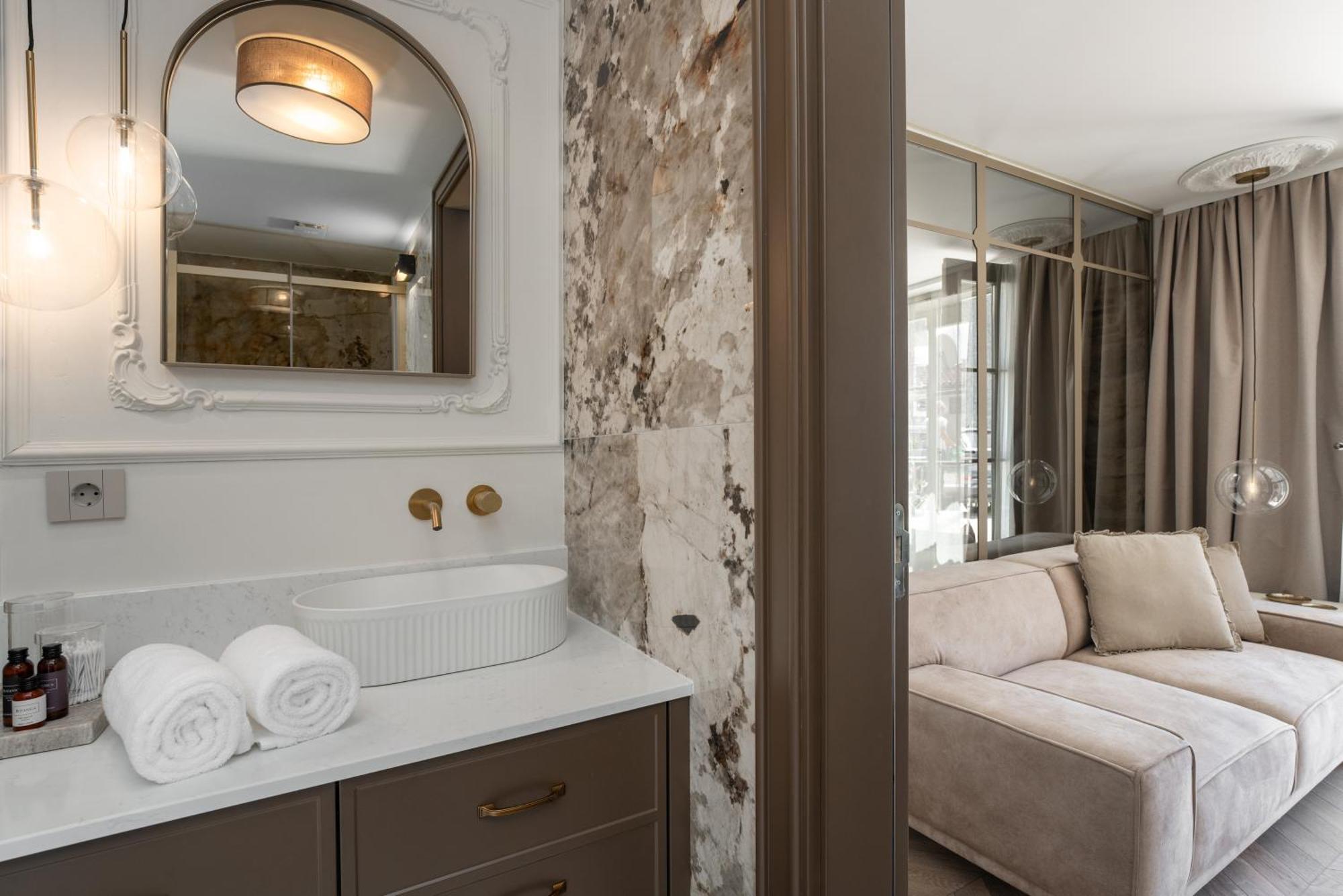 Silent Stone Apartment เวอร์ซาร์ ภายนอก รูปภาพ