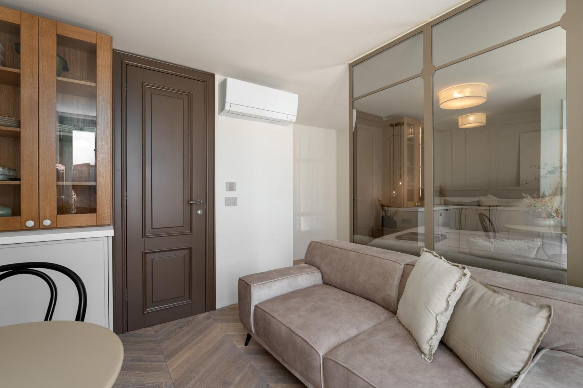 Silent Stone Apartment เวอร์ซาร์ ภายนอก รูปภาพ