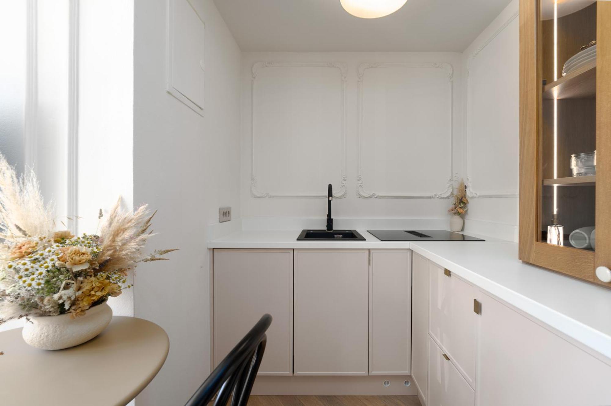 Silent Stone Apartment เวอร์ซาร์ ภายนอก รูปภาพ
